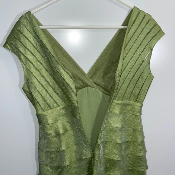 Adrianna Pappell‎ Green Metallic V-Neck Scalloped Cocktail Midi Dress Size 8 - Picture 6 of 10